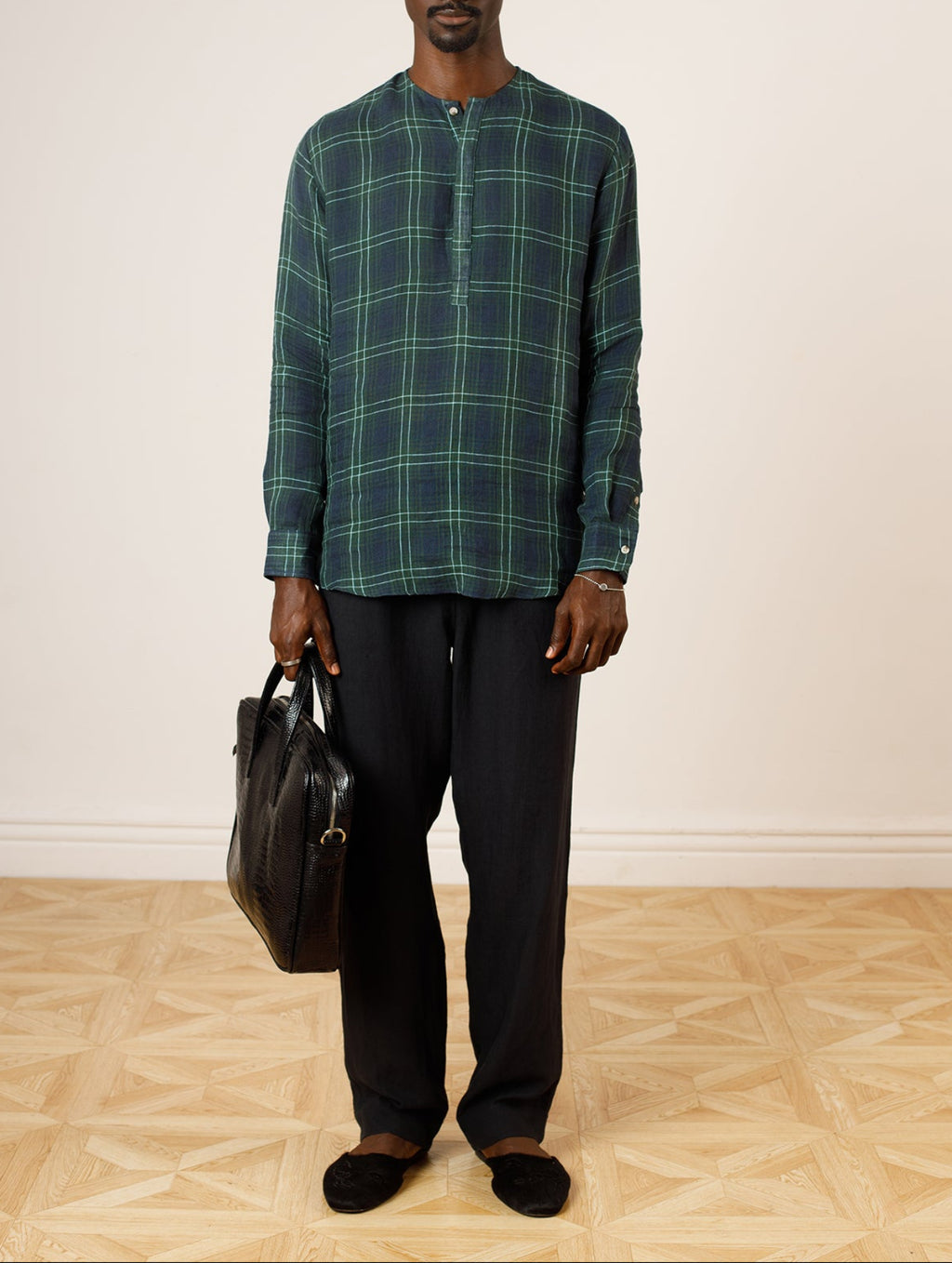 Sana Tapered Fit Trousers In Black