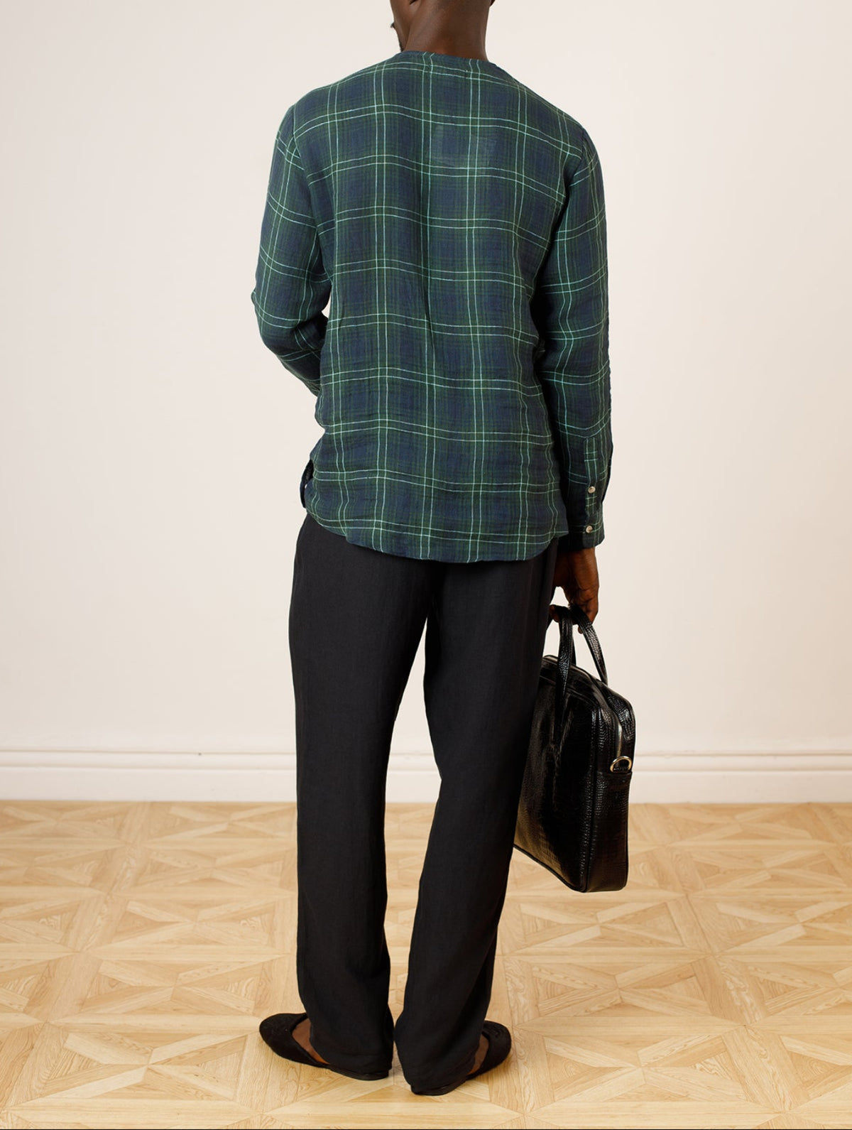 Sana Tapered Fit Trousers In Black