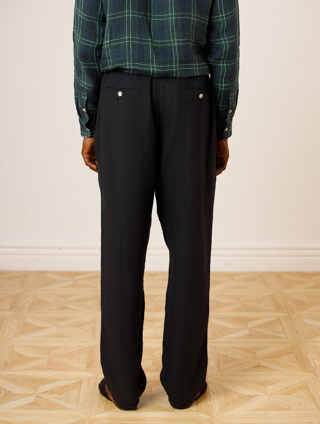 Sana Tapered Fit Trousers In Black
